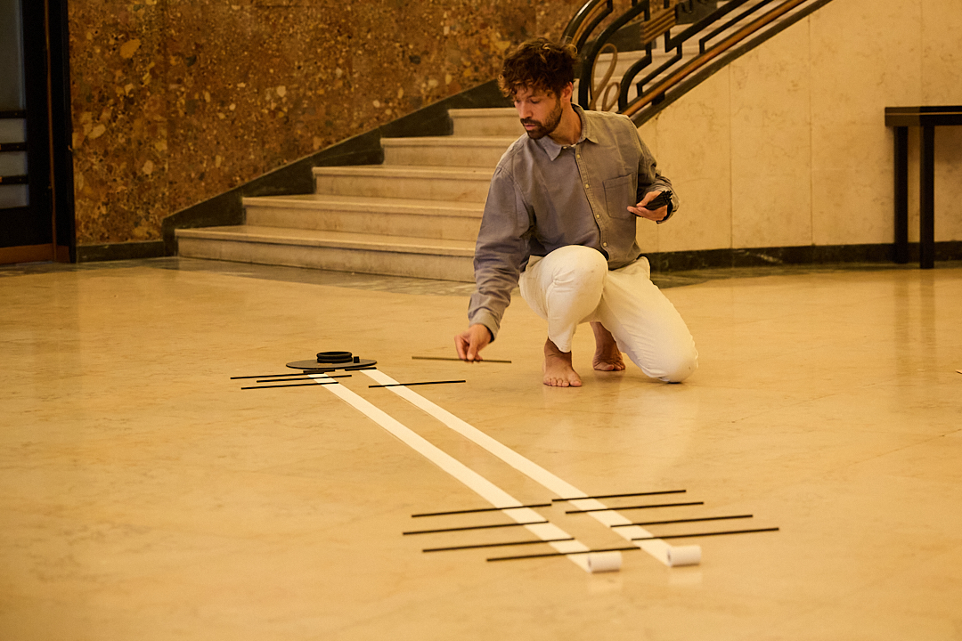 Laivos | ante improvisos e ressonâncias: Construction of a sculpture presented within a broader program of my performances in the foyer of Coliseu do Porto, curated by Balleteatro.